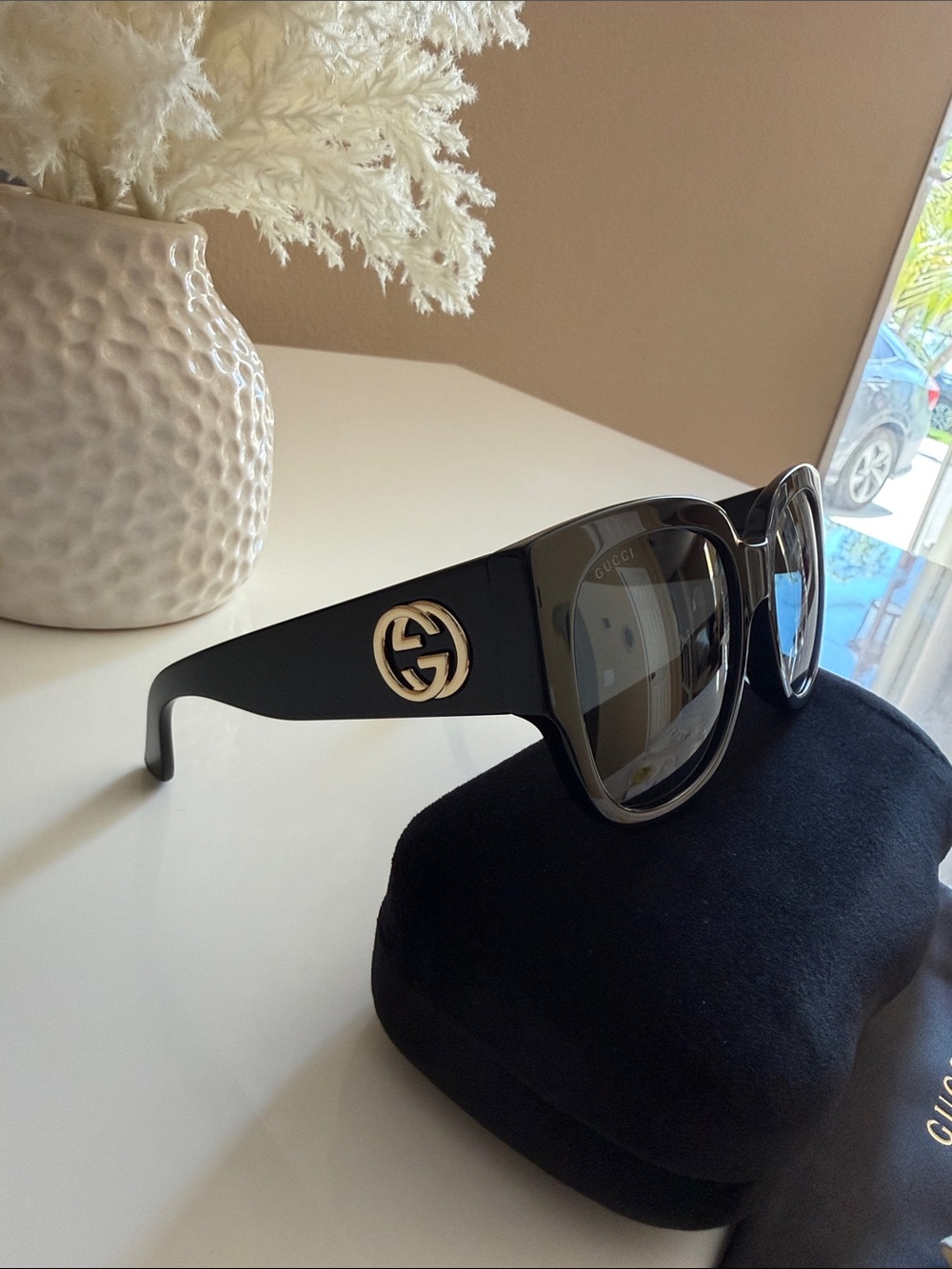 NWT , Gucci Women’s GG0142SAN  55mm Sunglasses black & gold - Picture 2 of 9
